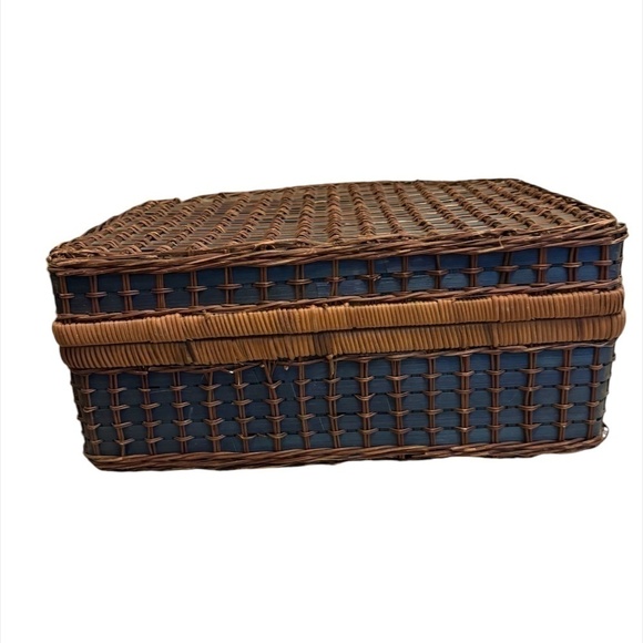 Vintage 1970s Woven Picnic Basket with Leather - Picture 5 of 7